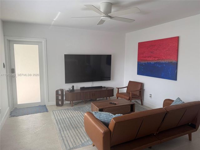 1228 NE 5th Ave 4, Fort Lauderdale, FL 33304