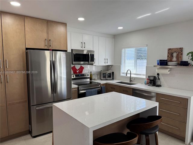 1228 NE 5th Ave 4, Fort Lauderdale, FL 33304