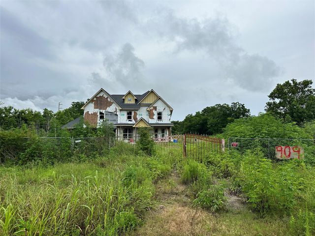909 Walker Street, La Marque, TX 77568