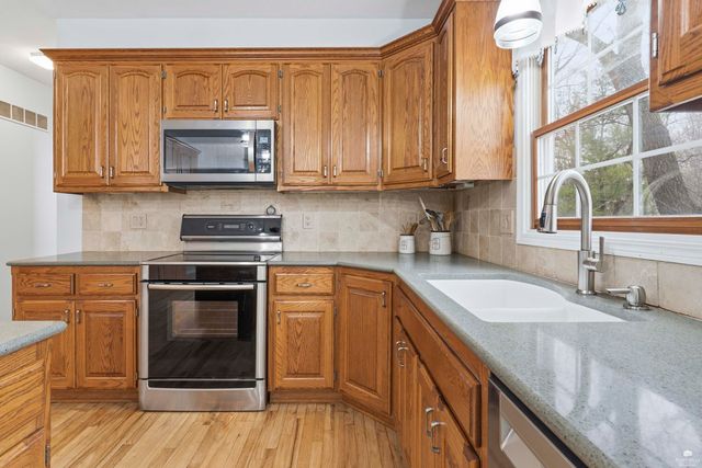 1000 Stratford Circle, Manhattan, KS 66503