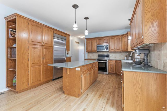 1000 Stratford Circle, Manhattan, KS 66503