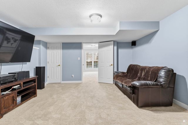 1000 Stratford Circle, Manhattan, KS 66503