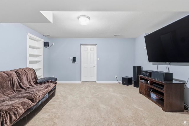 1000 Stratford Circle, Manhattan, KS 66503