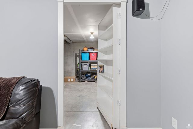 1000 Stratford Circle, Manhattan, KS 66503