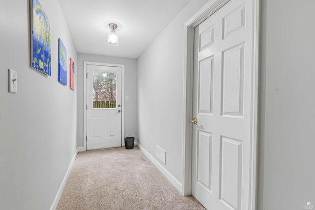 1000 Stratford Circle, Manhattan, KS 66503