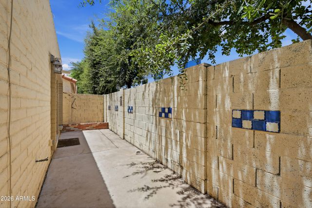 2630 E Roma Avenue, Phoenix, AZ 85016