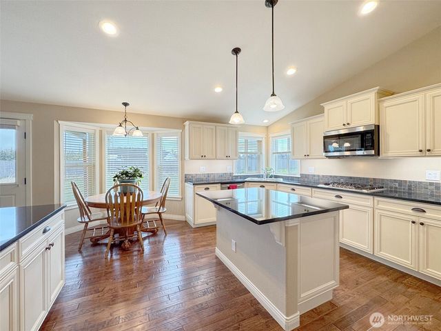 196 Marsh Hawk Lane, Port Angeles, WA 98382
