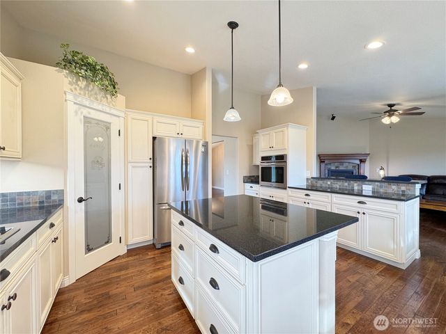 196 Marsh Hawk Lane, Port Angeles, WA 98382