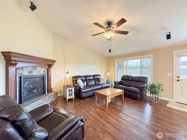 196 Marsh Hawk Lane, Port Angeles, WA 98382
