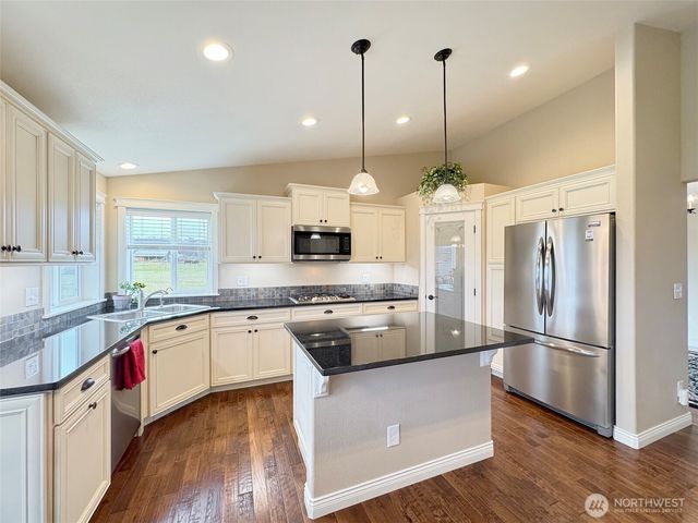 196 Marsh Hawk Lane, Port Angeles, WA 98382