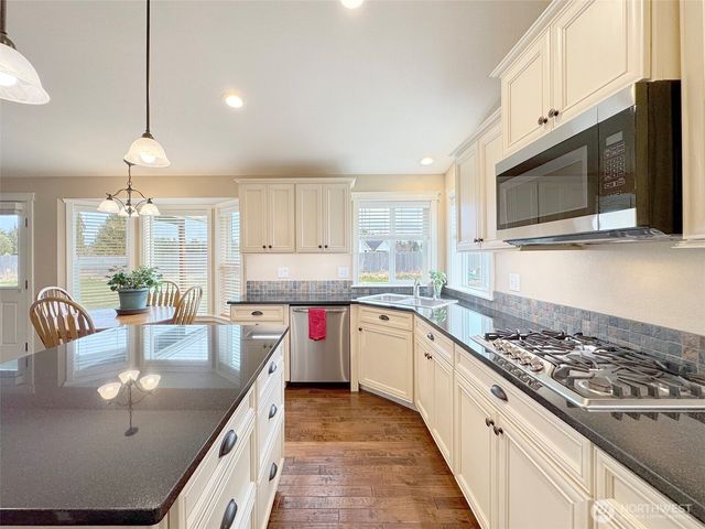 196 Marsh Hawk Lane, Port Angeles, WA 98382