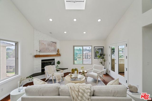 535 E Walnut Avenue B, El Segundo, CA 90245