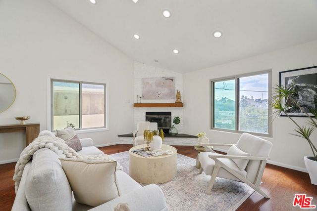 535 E Walnut Avenue B, El Segundo, CA 90245