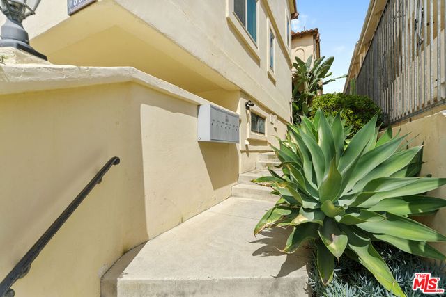 535 E Walnut Avenue B, El Segundo, CA 90245