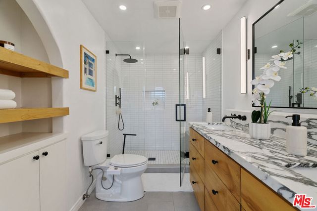 535 E Walnut Avenue B, El Segundo, CA 90245