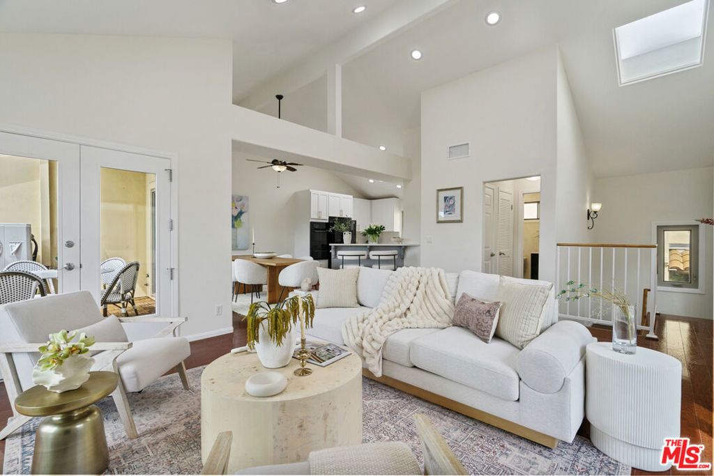535 E Walnut Avenue B, El Segundo, CA 90245