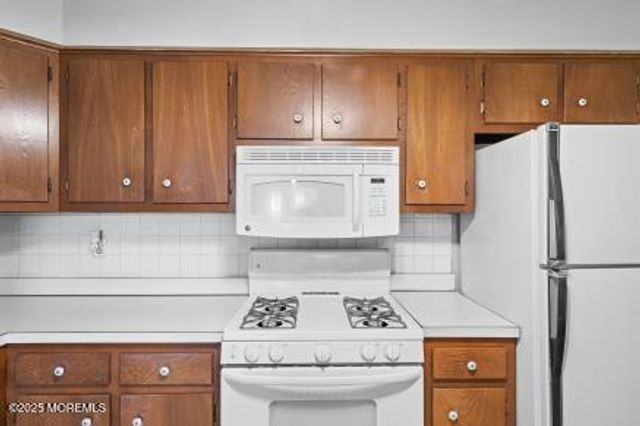 6 Stanford Drive, Toms River, NJ 08757