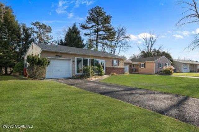 6 Stanford Drive, Toms River, NJ 08757