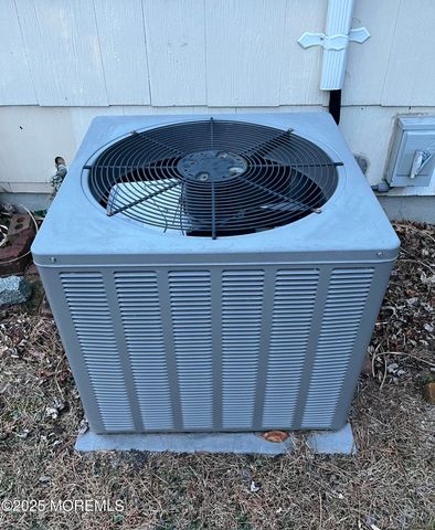 6 Stanford Drive, Toms River, NJ 08757