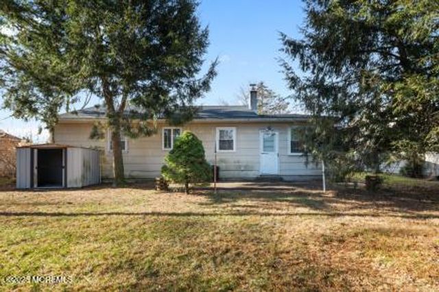 6 Stanford Drive, Toms River, NJ 08757