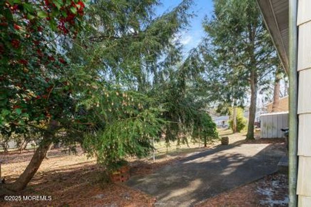 6 Stanford Drive, Toms River, NJ 08757