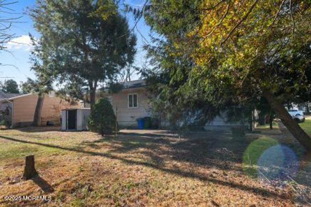 6 Stanford Drive, Toms River, NJ 08757