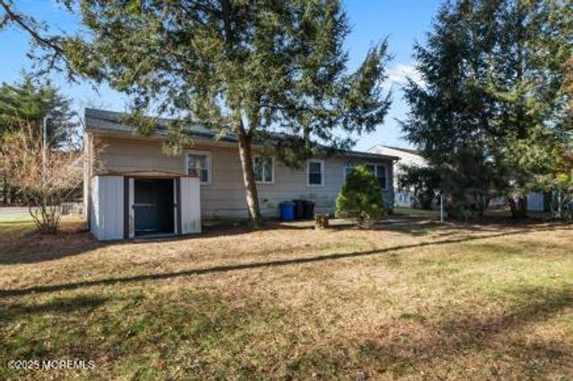 6 Stanford Drive, Toms River, NJ 08757