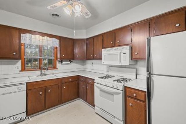 6 Stanford Drive, Toms River, NJ 08757