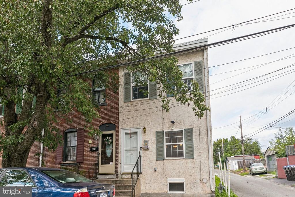 917 JACKSON ST, NORRISTOWN, PA 19401 — exterior