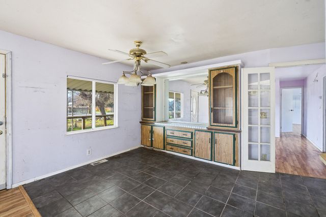 984 S Wisconsin Street, Porterville, CA 93257