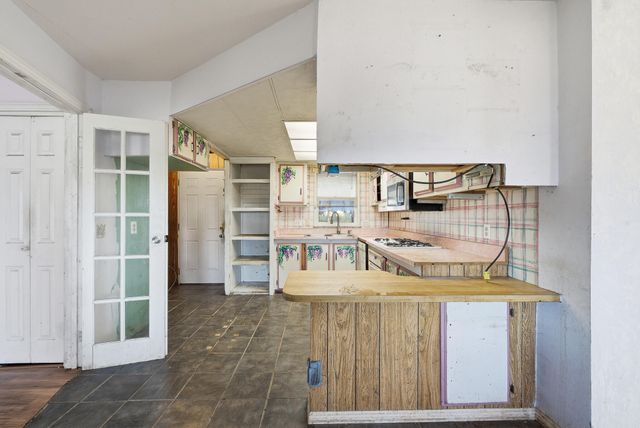 984 S Wisconsin Street, Porterville, CA 93257