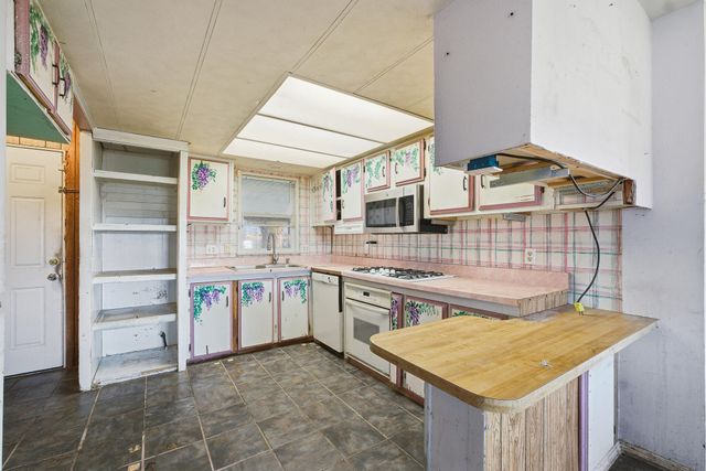 984 S Wisconsin Street, Porterville, CA 93257