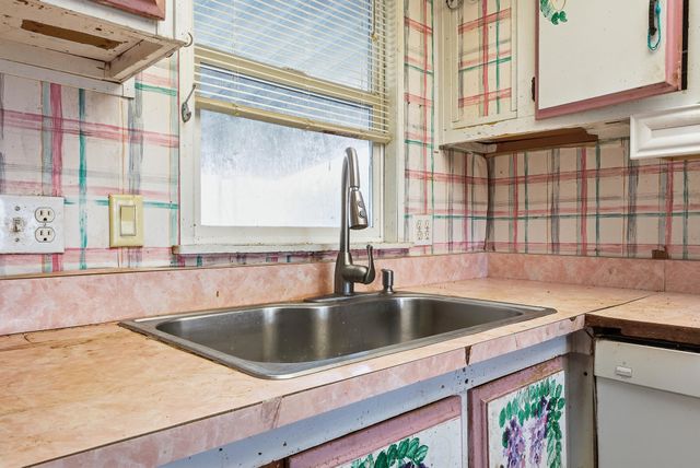 984 S Wisconsin Street, Porterville, CA 93257