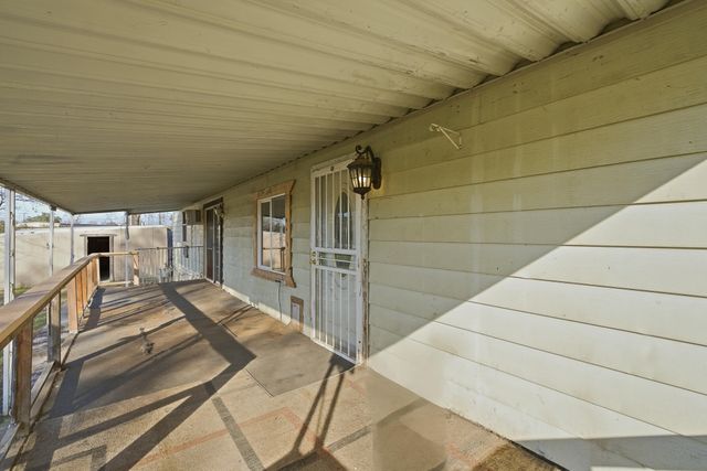 984 S Wisconsin Street, Porterville, CA 93257