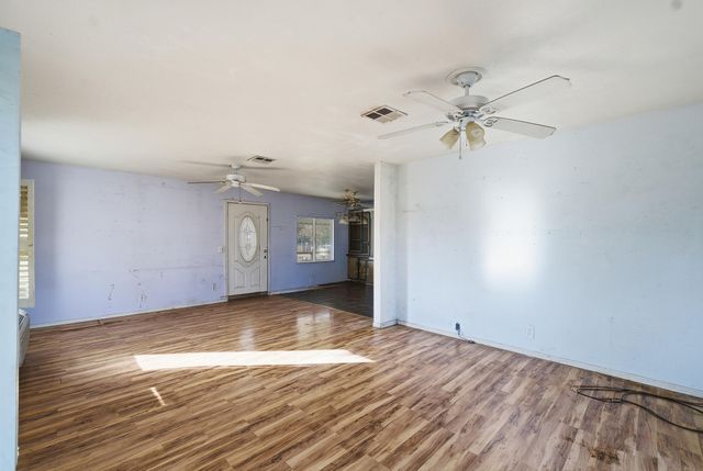 984 S Wisconsin Street, Porterville, CA 93257