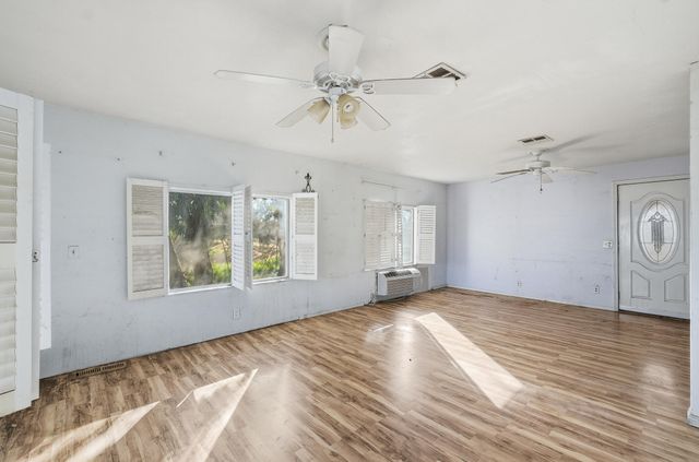 984 S Wisconsin Street, Porterville, CA 93257