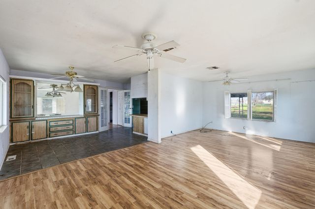 984 S Wisconsin Street, Porterville, CA 93257