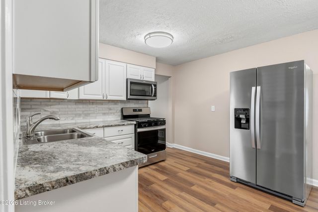 11408 Flowervale Ln, Louisville, KY 40272