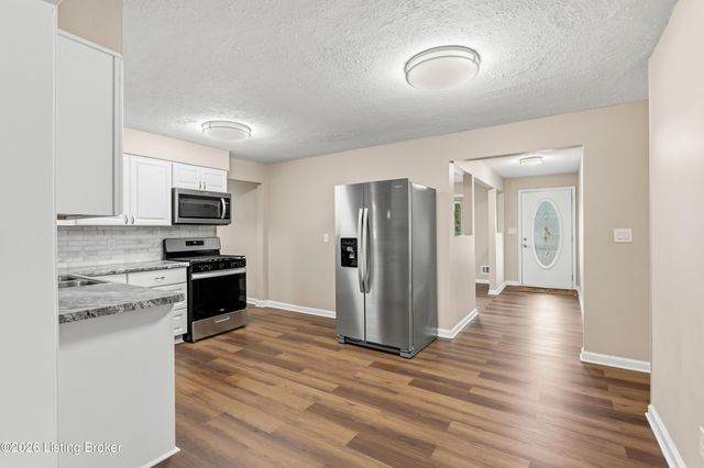 11408 Flowervale Ln, Louisville, KY 40272