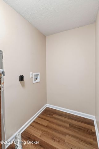 11408 Flowervale Ln, Louisville, KY 40272