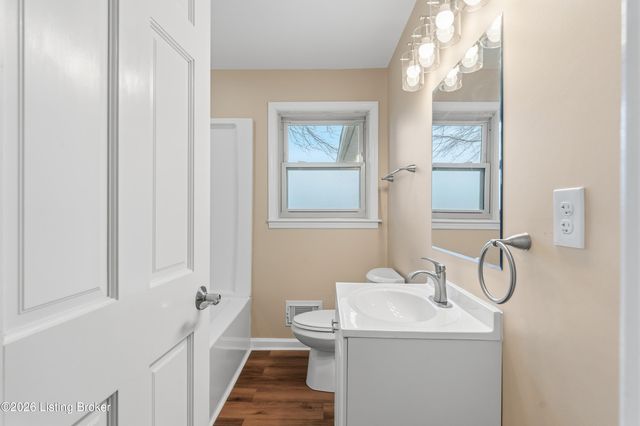 11408 Flowervale Ln, Louisville, KY 40272