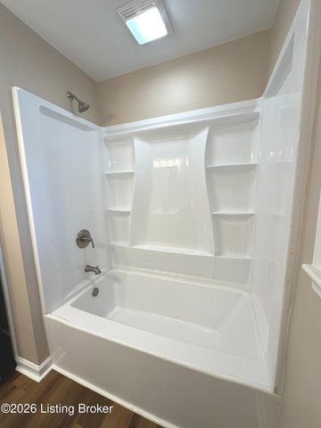 11408 Flowervale Ln, Louisville, KY 40272