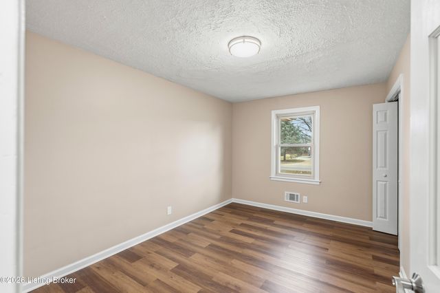 11408 Flowervale Ln, Louisville, KY 40272