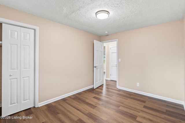 11408 Flowervale Ln, Louisville, KY 40272