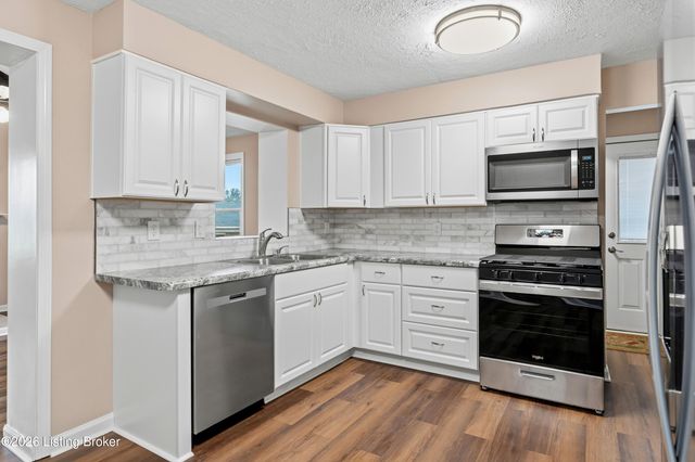 11408 Flowervale Ln, Louisville, KY 40272