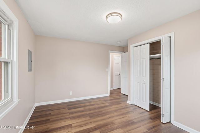 11408 Flowervale Ln, Louisville, KY 40272