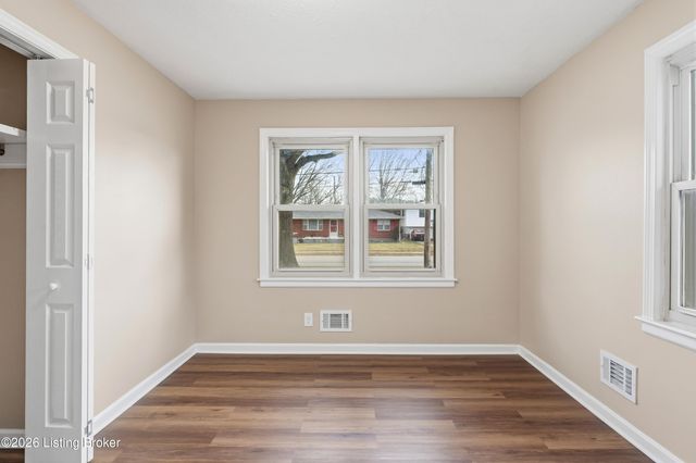 11408 Flowervale Ln, Louisville, KY 40272