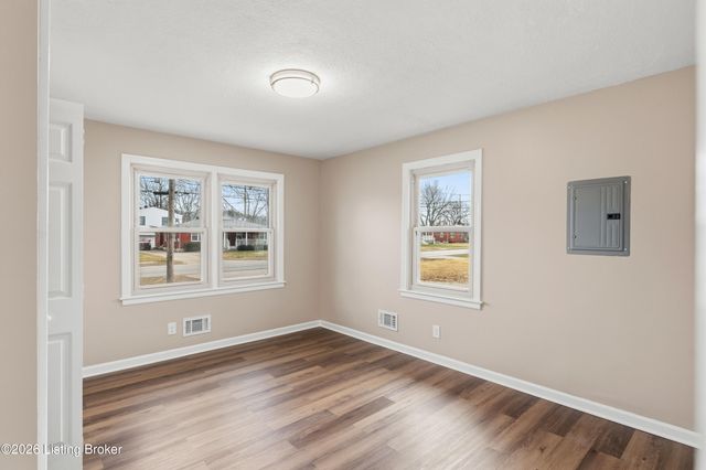 11408 Flowervale Ln, Louisville, KY 40272