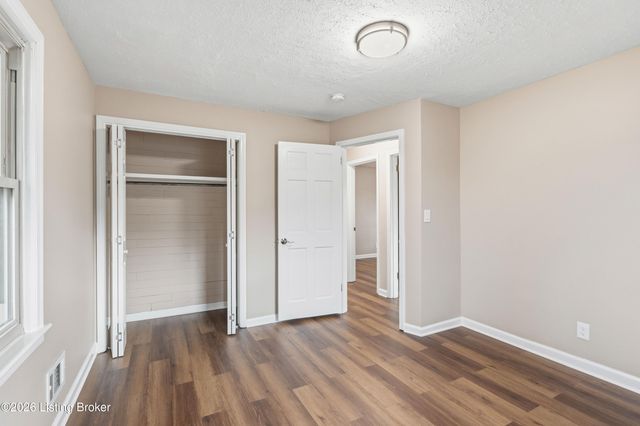 11408 Flowervale Ln, Louisville, KY 40272