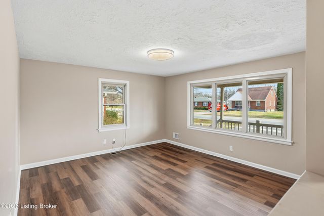 11408 Flowervale Ln, Louisville, KY 40272